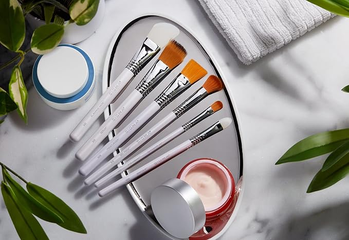 Sigma Beauty S01 Clay/Mud Mask Skincare Brush – Silicone Skincare Tool for Applying Skincare Products to Face and Skin, Face Mask Brush Applicator for Mud and Clay Masks (1 Pc)